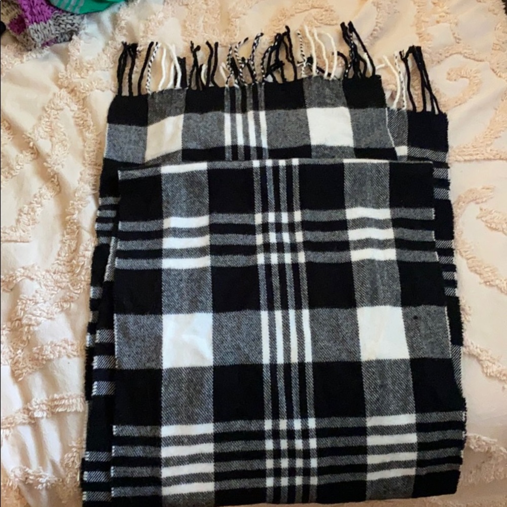 Fringe scarf
